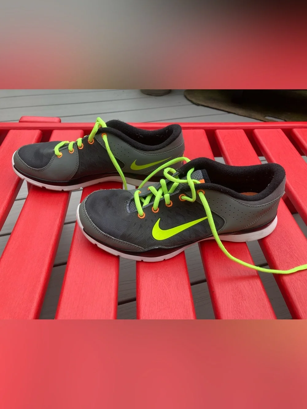 Women’s Nike Sneaker Size 9